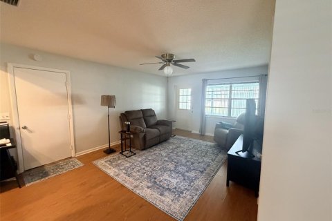 House in Ocala, Florida 2 bedrooms, 142.14 sq.m. № 2378028 - photo 6