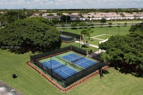 Townhouse in Homestead, Florida 3 bedrooms, 141.12 sq.m. № 1996286 - photo 12