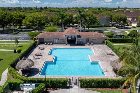 Townhouse in Homestead, Florida 3 bedrooms, 141.12 sq.m. № 1996286 - photo 3