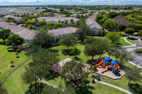 Townhouse in Homestead, Florida 3 bedrooms, 141.12 sq.m. № 1996286 - photo 7