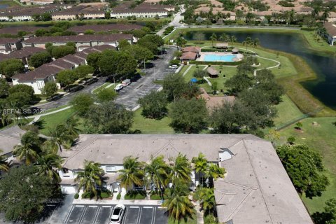 Townhouse in Homestead, Florida 3 bedrooms, 141.12 sq.m. № 1996286 - photo 5