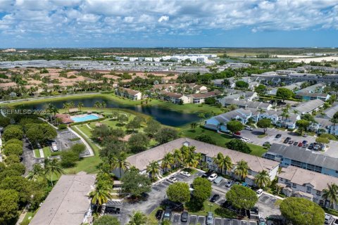 Townhouse in Homestead, Florida 3 bedrooms, 141.12 sq.m. № 1996286 - photo 11