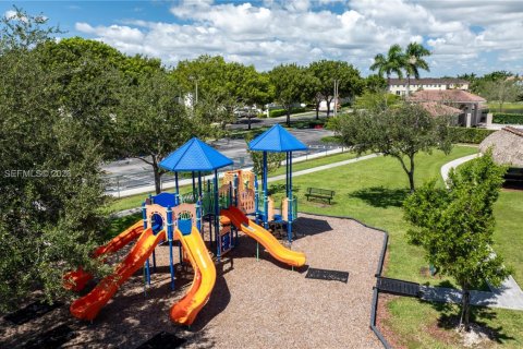 Townhouse in Homestead, Florida 3 bedrooms, 141.12 sq.m. № 1996286 - photo 4