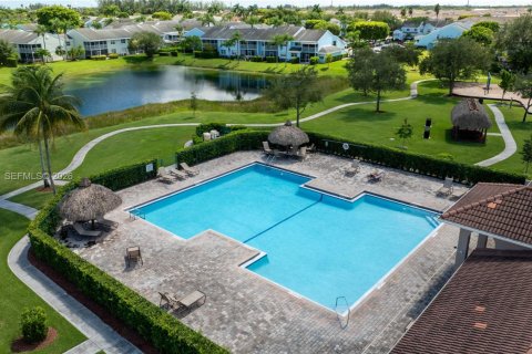 Townhouse in Homestead, Florida 3 bedrooms, 141.12 sq.m. № 1996286 - photo 10