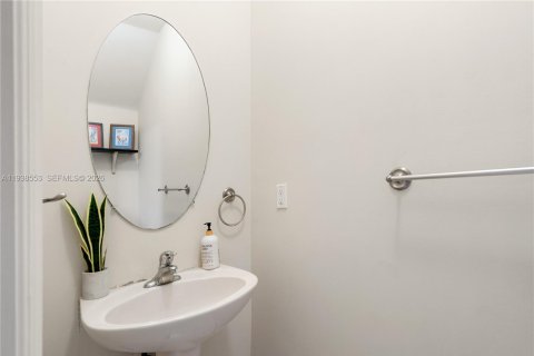 Townhouse in Homestead, Florida 3 bedrooms, 141.12 sq.m. № 1996286 - photo 29