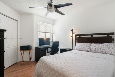 Townhouse in Homestead, Florida 3 bedrooms, 141.12 sq.m. № 1996286 - photo 17