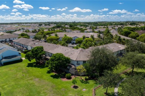 Townhouse in Homestead, Florida 3 bedrooms, 141.12 sq.m. № 1996286 - photo 9