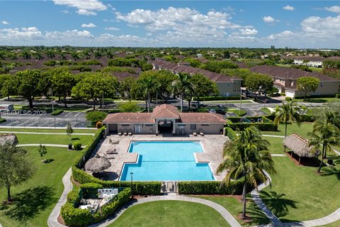 Townhouse in Homestead, Florida 3 bedrooms, 141.12 sq.m. № 1996286 - photo 6