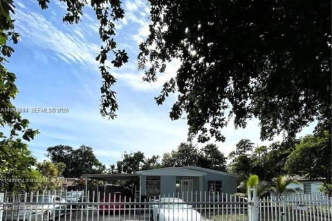 Villa ou maison à North Miami, Floride 2 chambres, 87.89 m2 № 2088920