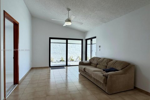 Villa ou maison à louer à Miami, Floride: 3 chambres, 157.38 m2 № 1999264 - photo 6