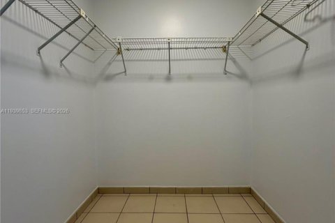 Villa ou maison à louer à Miami, Floride: 3 chambres, 157.38 m2 № 1999264 - photo 11