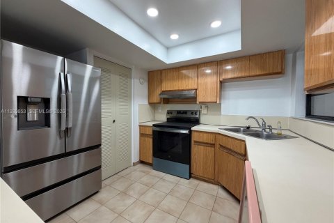 Villa ou maison à louer à Miami, Floride: 3 chambres, 157.38 m2 № 1999264 - photo 9