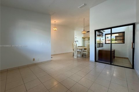 Villa ou maison à louer à Miami, Floride: 3 chambres, 157.38 m2 № 1999264 - photo 7