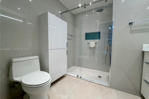 Villa ou maison à louer à Miami, Floride: 3 chambres, 157.38 m2 № 1999264 - photo 12