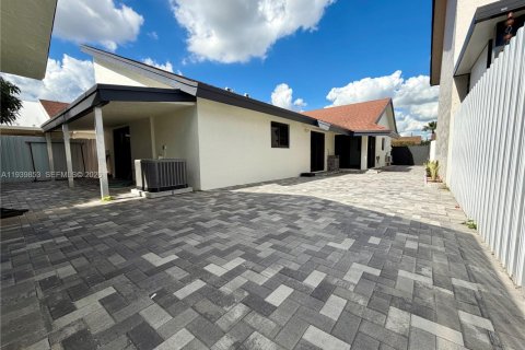 Villa ou maison à louer à Miami, Floride: 3 chambres, 157.38 m2 № 1999264 - photo 19