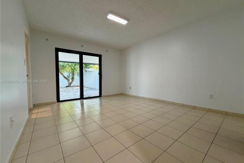 Villa ou maison à louer à Miami, Floride: 3 chambres, 157.38 m2 № 1999264 - photo 10