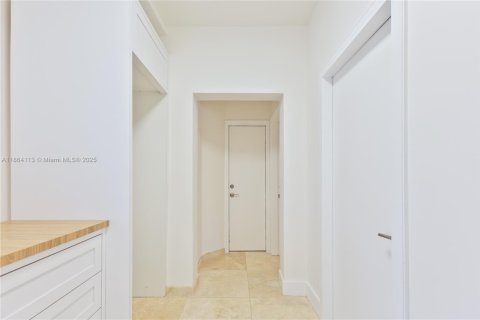 Casa en venta en Coral Gables, Florida, 4 dormitorios, 185.25 m2 № 1920260 - foto 17