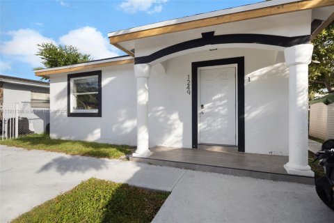 Immobilier commercial à Miami, Floride 215.16 m2 № 2016097