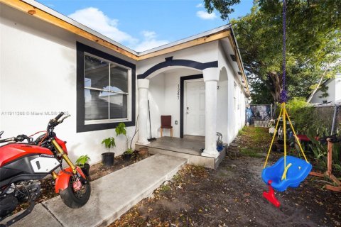 Commercial property in Miami, Florida 215.16 sq.m. № 2016097 - photo 4