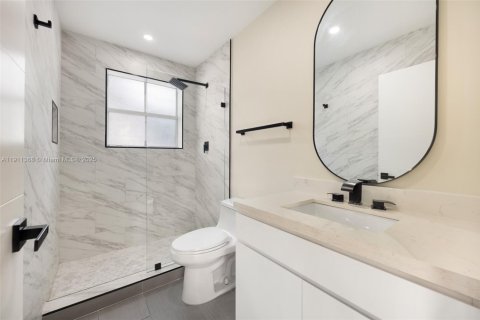 Commercial property in Miami, Florida 215.16 sq.m. № 2016097 - photo 14