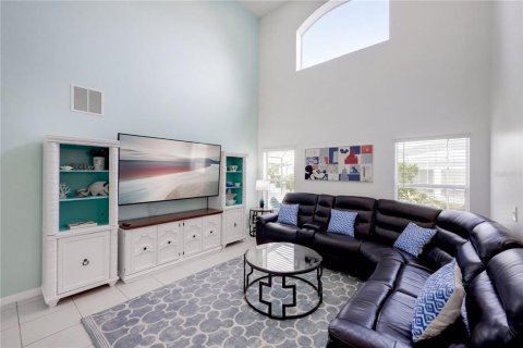 Villa ou maison à vendre à Kissimmee, Floride: 5 chambres, 215.25 m2 № 2413960 - photo 4