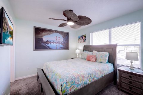 Villa ou maison à vendre à Kissimmee, Floride: 5 chambres, 215.25 m2 № 2413960 - photo 18