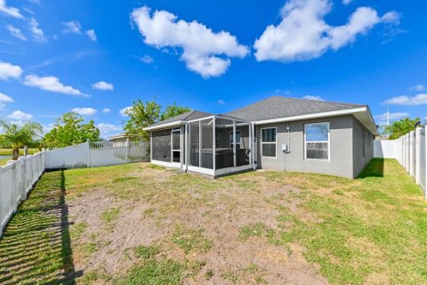House in Wimauma, Florida 4 bedrooms, 191.84 sq.m. № 1536302 - photo 28