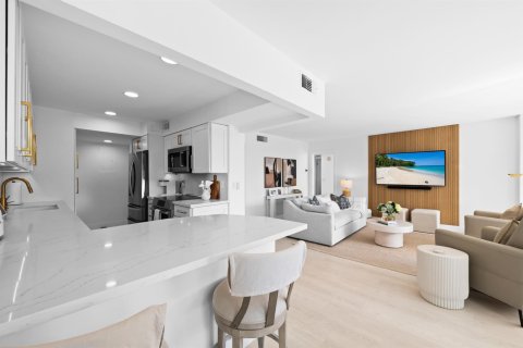 Condo in Boca Raton, Florida, 1 bedroom  № 2188035 - photo 4