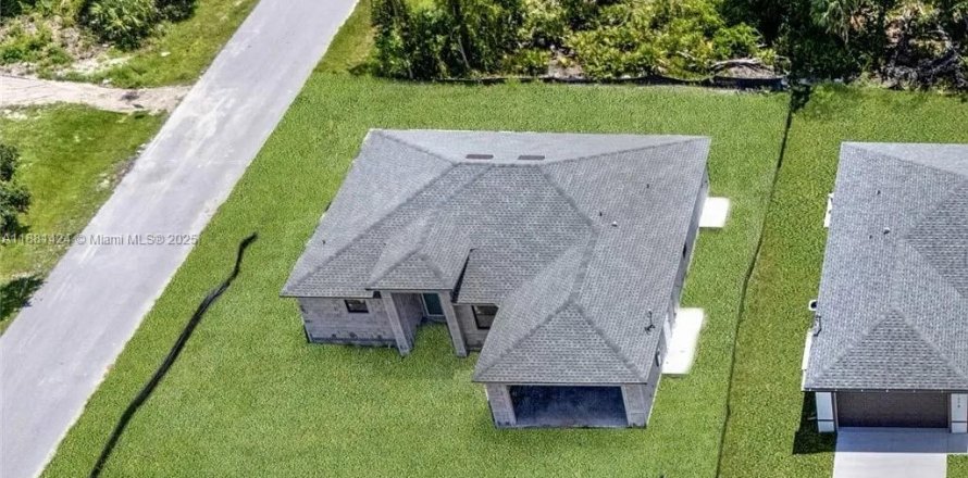 Villa ou maison à Port Charlotte, Floride 4 chambres, 165.64 m2 № 1943488