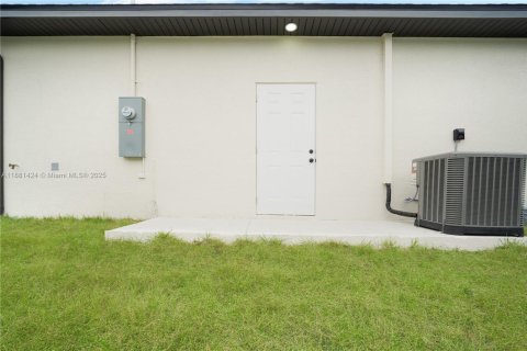 Villa ou maison à vendre à Port Charlotte, Floride: 4 chambres, 165.64 m2 № 1943488 - photo 28