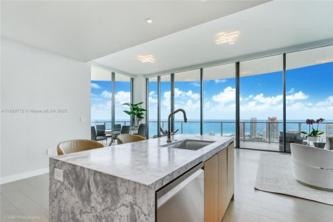 Condominio en venta en Miami Beach, Florida, 4 dormitorios, 295.99 m2 № 1935058 - foto 3