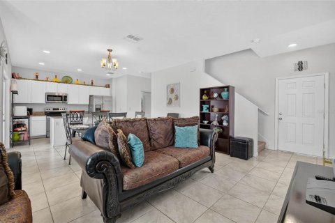 Townhouse in Port Orange, Florida 3 bedrooms, 153.1 sq.m. № 2216146 - photo 9
