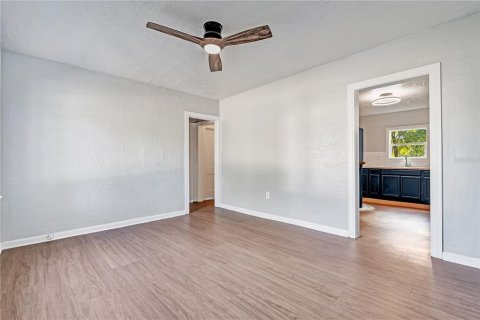 Immobilier commercial à vendre à Orlando, Floride: 4 chambres, 143.26 m2 № 2432673 - photo 9