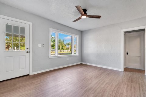 Immobilier commercial à vendre à Orlando, Floride: 4 chambres, 143.26 m2 № 2432673 - photo 10
