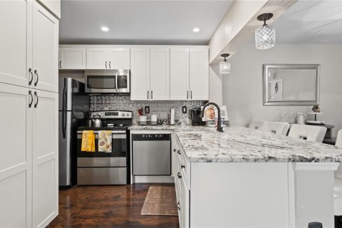 Condo in Orlando, Florida, 2 bedrooms  № 2108636 - photo 11