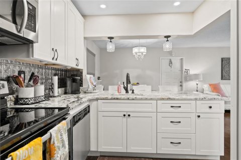 Condo in Orlando, Florida, 2 bedrooms  № 2108636 - photo 24