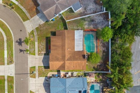 House in Brandon, Florida 3 bedrooms, 138.05 sq.m. № 2425946 - photo 14