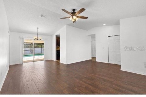 House in Brandon, Florida 3 bedrooms, 138.05 sq.m. № 2425946 - photo 5