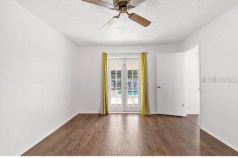 House in Brandon, Florida 3 bedrooms, 138.05 sq.m. № 2425946 - photo 8