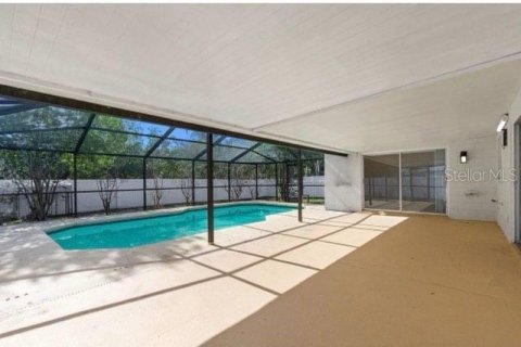 House in Brandon, Florida 3 bedrooms, 138.05 sq.m. № 2425946 - photo 13