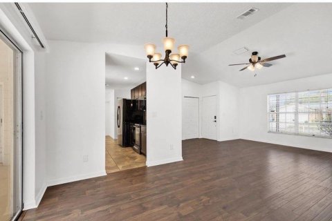 House in Brandon, Florida 3 bedrooms, 138.05 sq.m. № 2425946 - photo 6