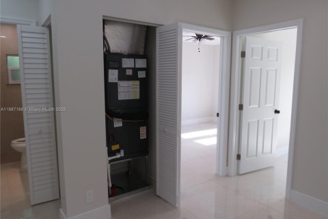 Villa ou maison à louer à Fort Lauderdale, Floride: 3 chambres, 259.85 m2 № 1941670 - photo 28