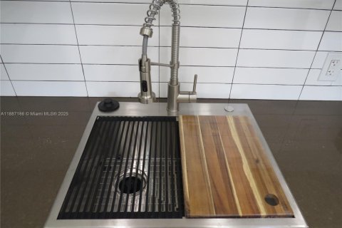 Villa ou maison à louer à Fort Lauderdale, Floride: 3 chambres, 259.85 m2 № 1941670 - photo 13