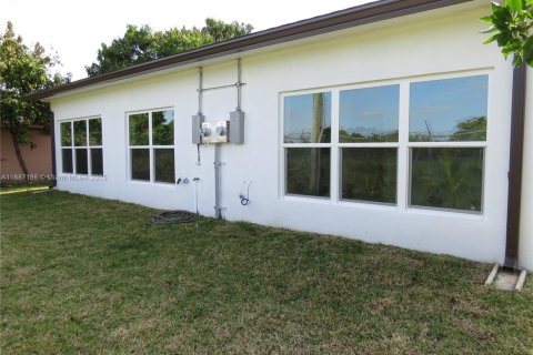 Villa ou maison à louer à Fort Lauderdale, Floride: 3 chambres, 259.85 m2 № 1941670 - photo 7