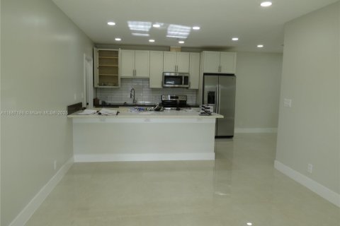 Villa ou maison à louer à Fort Lauderdale, Floride: 3 chambres, 259.85 m2 № 1941670 - photo 23