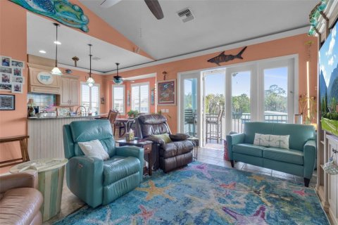 House in Crystal River, Florida 2 bedrooms, 165.18 sq.m. № 1718340 - photo 6