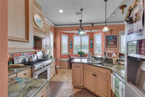 House in Crystal River, Florida 2 bedrooms, 165.18 sq.m. № 1718340 - photo 12