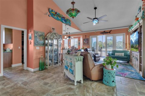 House in Crystal River, Florida 2 bedrooms, 165.18 sq.m. № 1718340 - photo 7