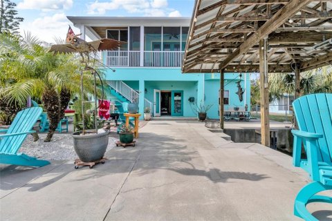 House in Crystal River, Florida 2 bedrooms, 165.18 sq.m. № 1718340 - photo 1