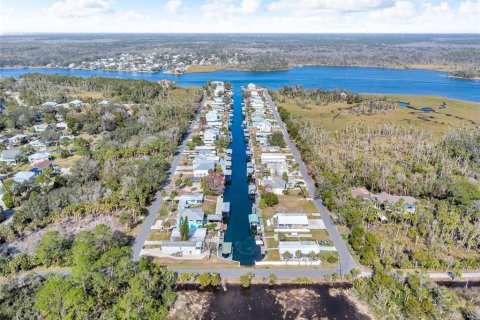 House in Crystal River, Florida 2 bedrooms, 165.18 sq.m. № 1718340 - photo 3